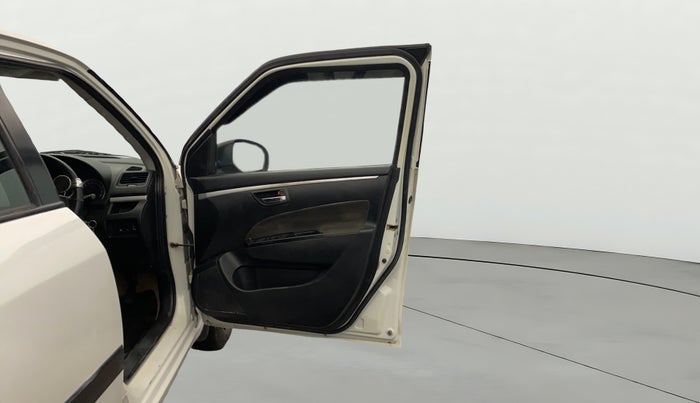 2016 Maruti Swift VXI, Petrol, Manual, 97,899 km, RHS Front Door