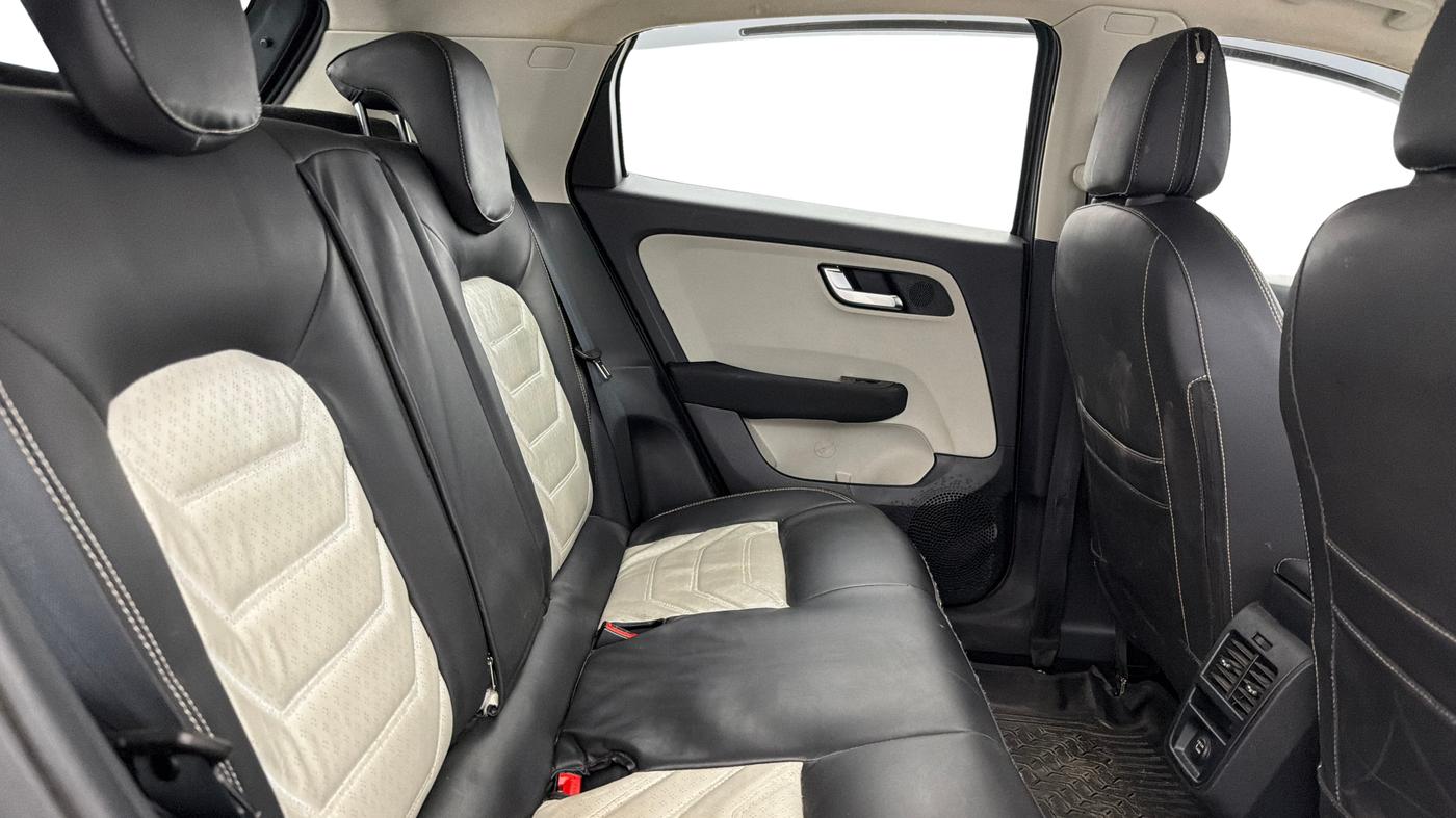 2023 Tata ALTROZ XZ CNG, CNG, Manual, 39,709 km, Right Side Rear Door Cabin