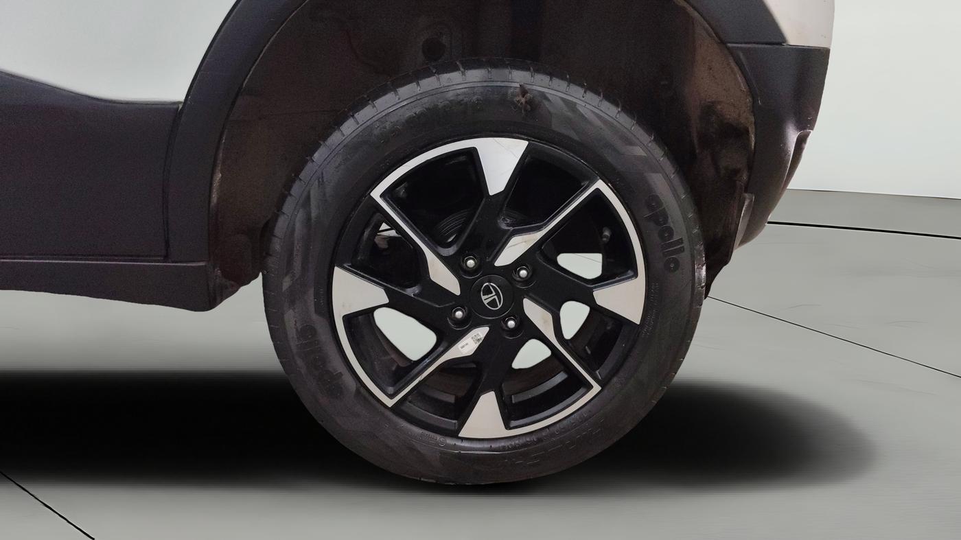 2024 Tata PUNCH CREATIVE AMT 1.2 RTN DUAL TONE, Petrol, Automatic, 9,649 km, Left Rear Wheel