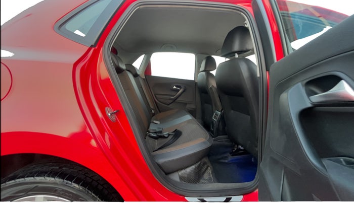 2018 Volkswagen Polo HIGHLINE PLUS 1.0 16 ALLOY, Petrol, Manual, 1,11,152 km, Right Side Rear Door Cabin