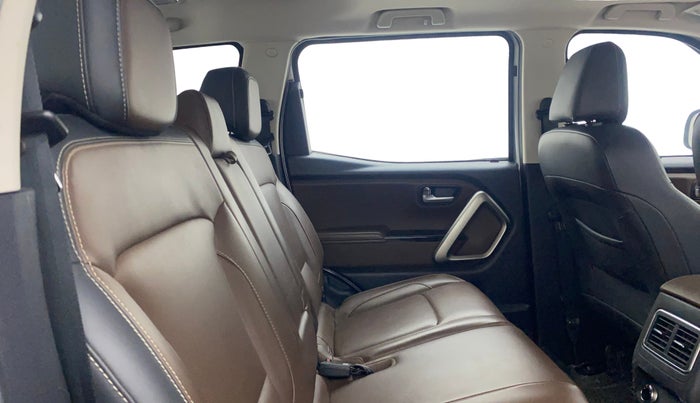 2023 Mahindra SCORPIO-N Z8 PETROL AT 7 STR, Petrol, Automatic, 25,348 km, Right Side Rear Door Cabin