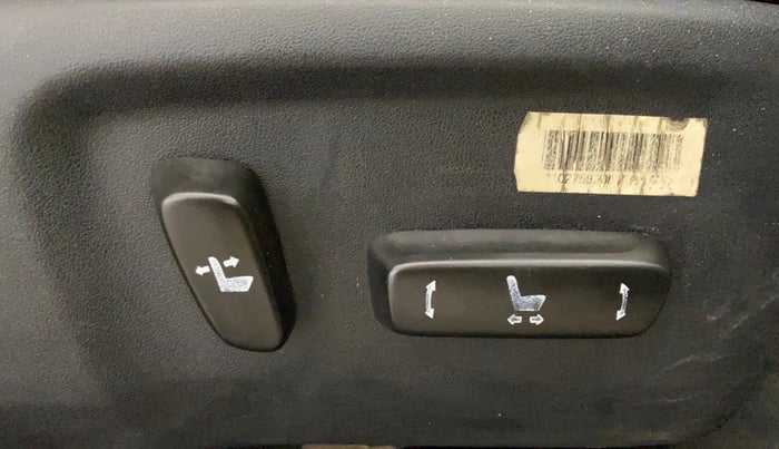 2018 Toyota Fortuner 2.8 4X2 MT, Diesel, Manual, 1,38,251 km, Driver Side Adjustment Panel