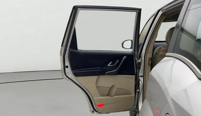 2015 Mahindra XUV500 W10, Diesel, Manual, 1,25,739 km, LHS Rear Door