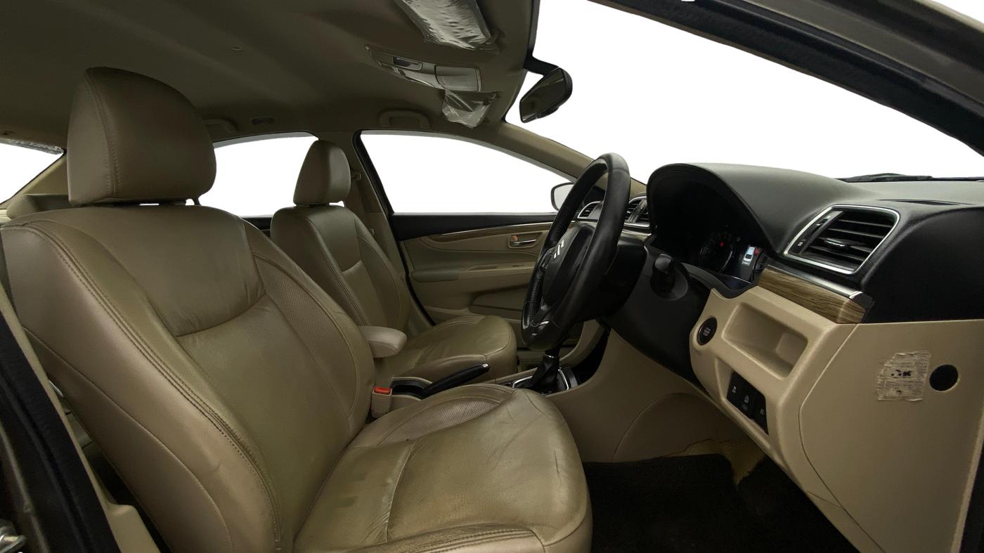 2019 Maruti Ciaz ALPHA  AT 1.5 SHVS PETROL, Petrol, Automatic, 66,671 km, Right Side Front Door Cabin
