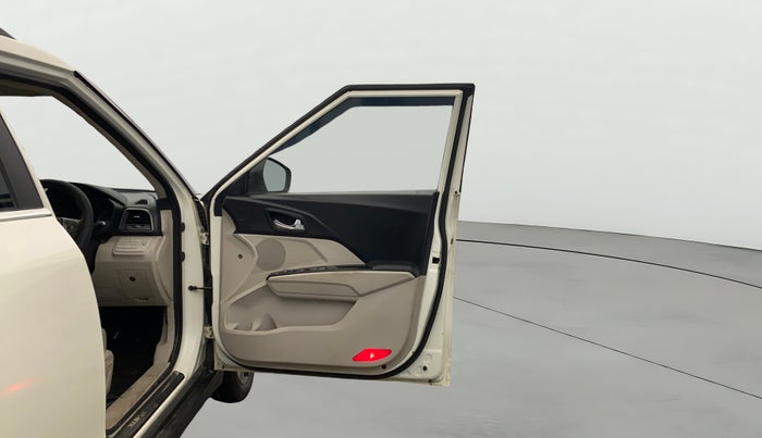 2021 Mahindra XUV300 W8 (O) 1.5 DIESEL AMT, Diesel, Automatic, 79,822 km, RHS Front Door