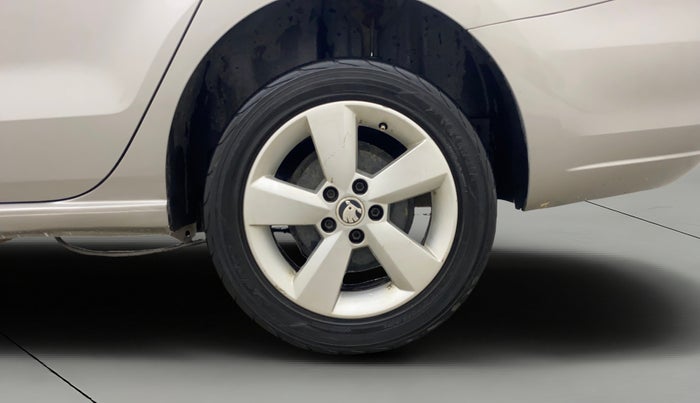 2015 Skoda Rapid 1.6 MPI ELEGANCE PLUS, Petrol, Manual, 1,26,232 km, Left Rear Wheel