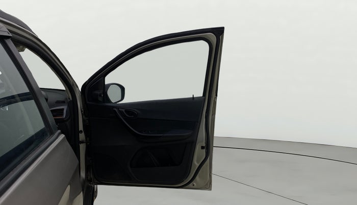 2018 Tata TIAGO NRG PETROL, CNG, Manual, 88,842 km, RHS Front Door