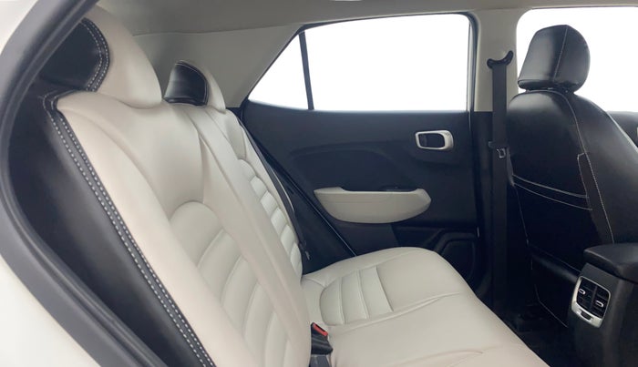 2022 Hyundai VENUE S (O) 1.0 TURBO IMT, Petrol, Manual, 18,405 km, Right Side Rear Door Cabin