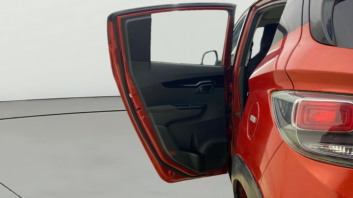 2018 Mahindra KUV 100 NXT K8 D 6 STR DUAL TONE, Diesel, Manual, 1,47,771 km, LHS Rear Door