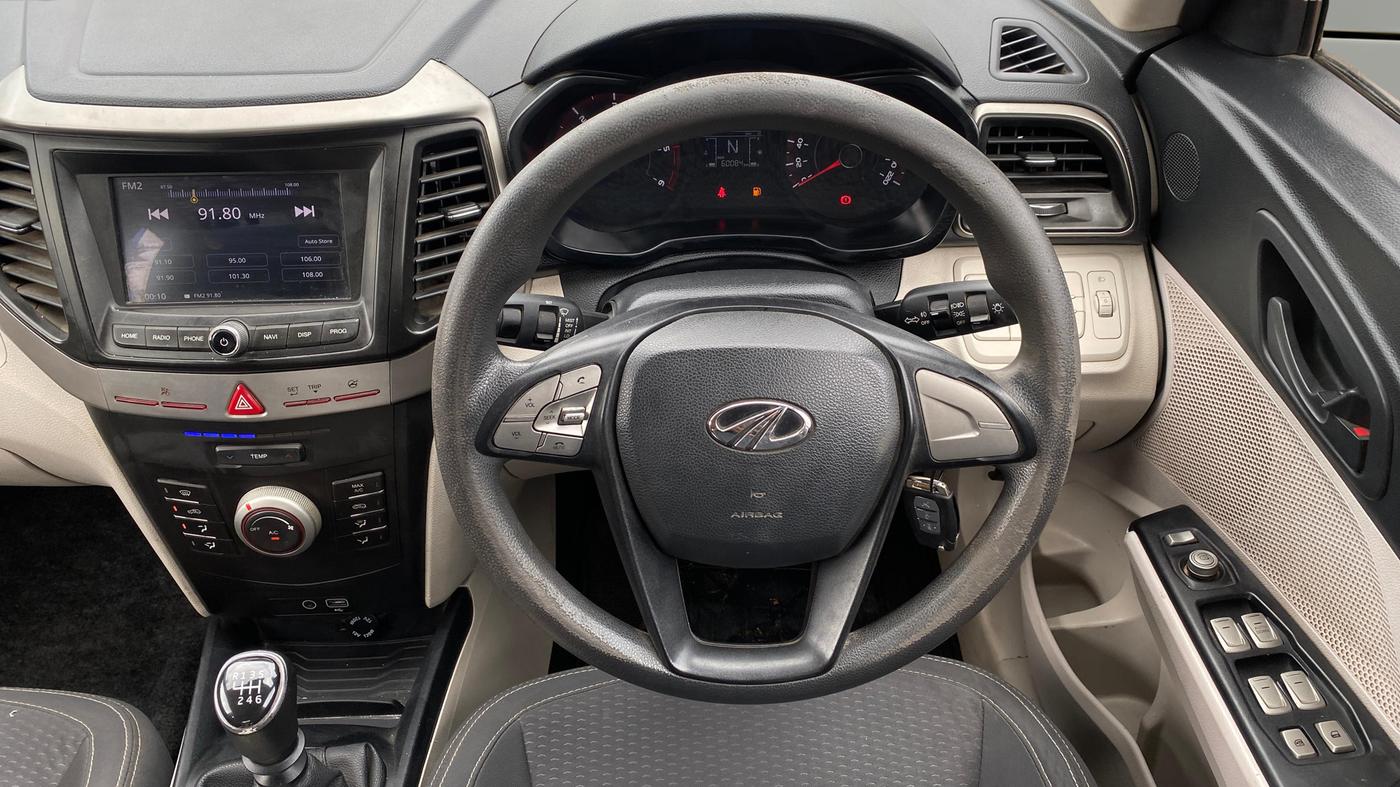 2020 Mahindra XUV300 W6 1.5 DIESEL, Diesel, Manual, 60,070 km, Steering Wheel Close Up