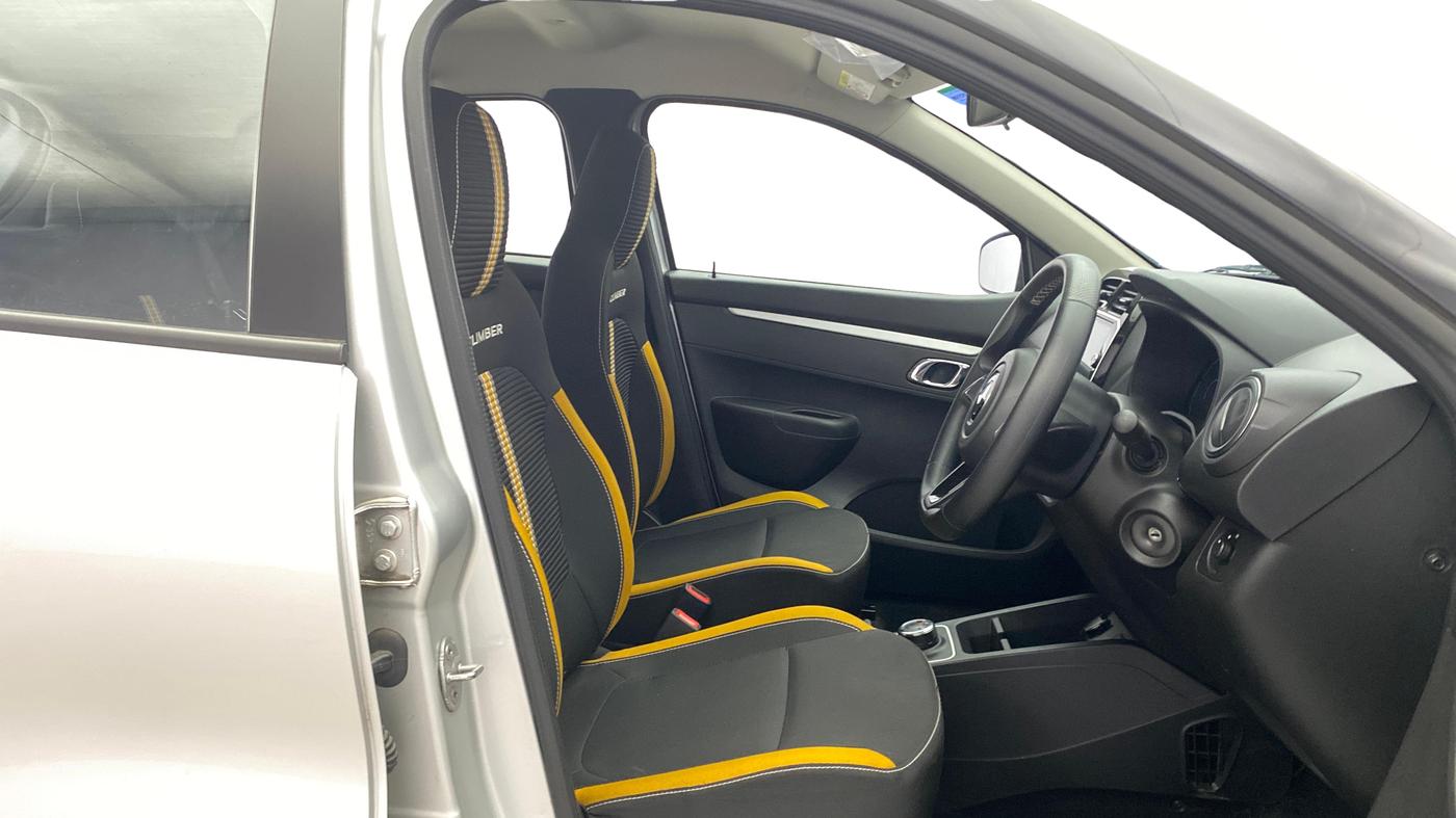 2022 Renault Kwid CLIMBER 1.0 AMT, Petrol, Automatic, 16,142 km, Right Side Front Door Cabin