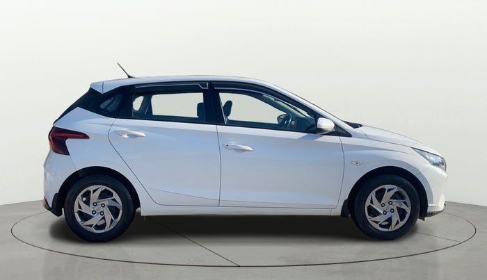 2021 Hyundai NEW I20 MAGNA 1.2 MT, Petrol, Manual, 37,237 km, Right Side View