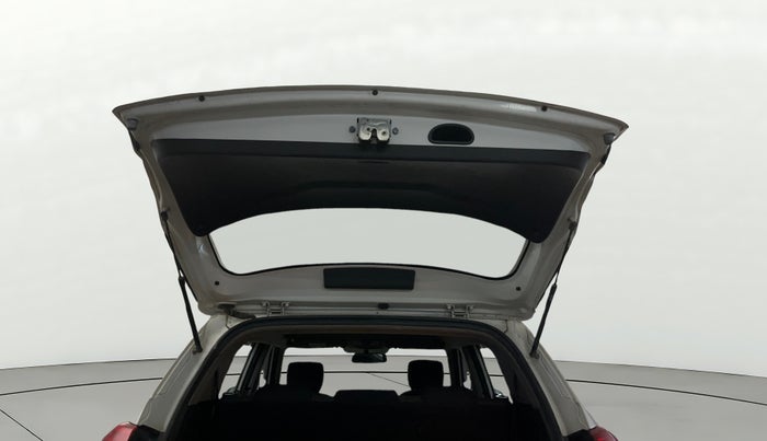 2016 Hyundai Creta E PLUS 1.6 PETROL, CNG, Manual, 1,25,577 km, Boot Door Open