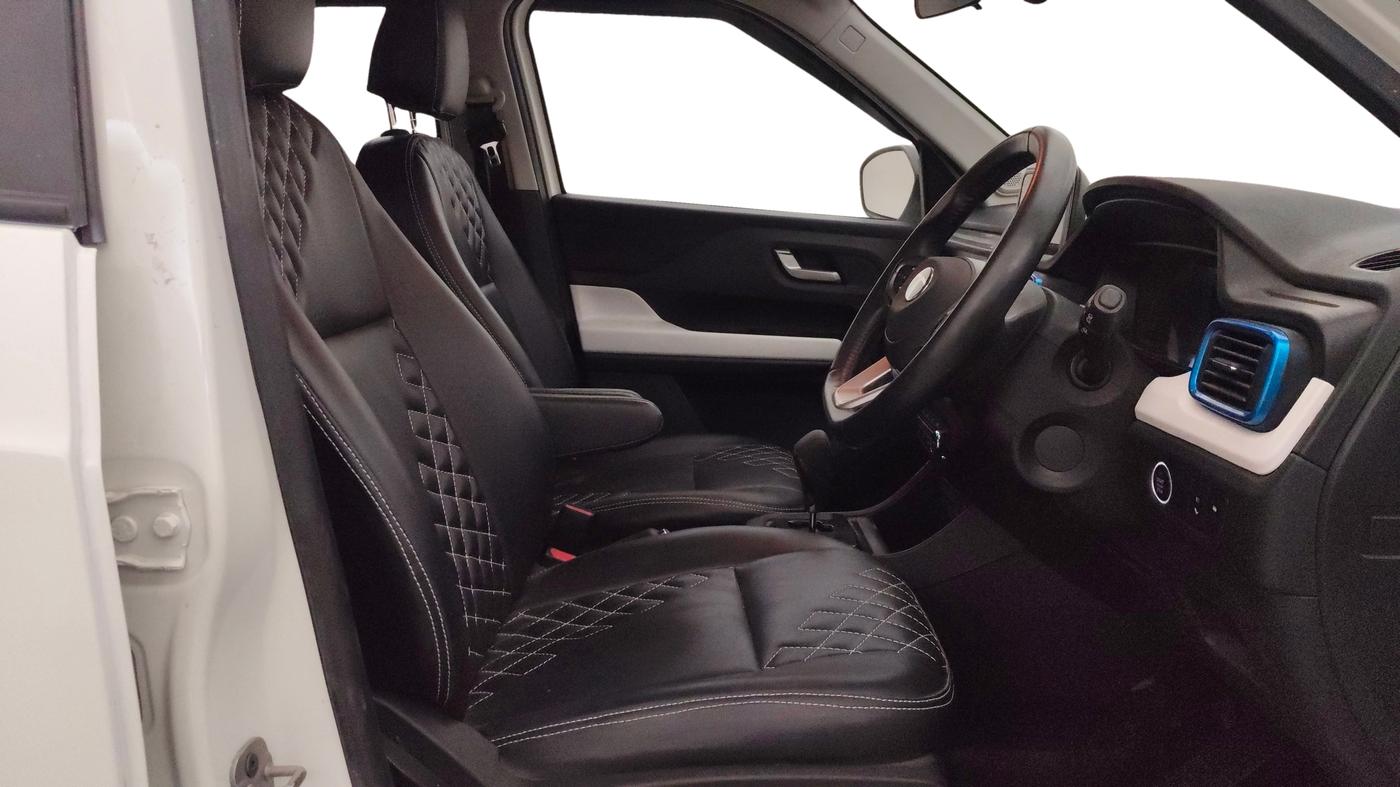2024 Tata PUNCH CREATIVE AMT 1.2 RTN DUAL TONE, Petrol, Automatic, 9,649 km, Right Side Front Door Cabin