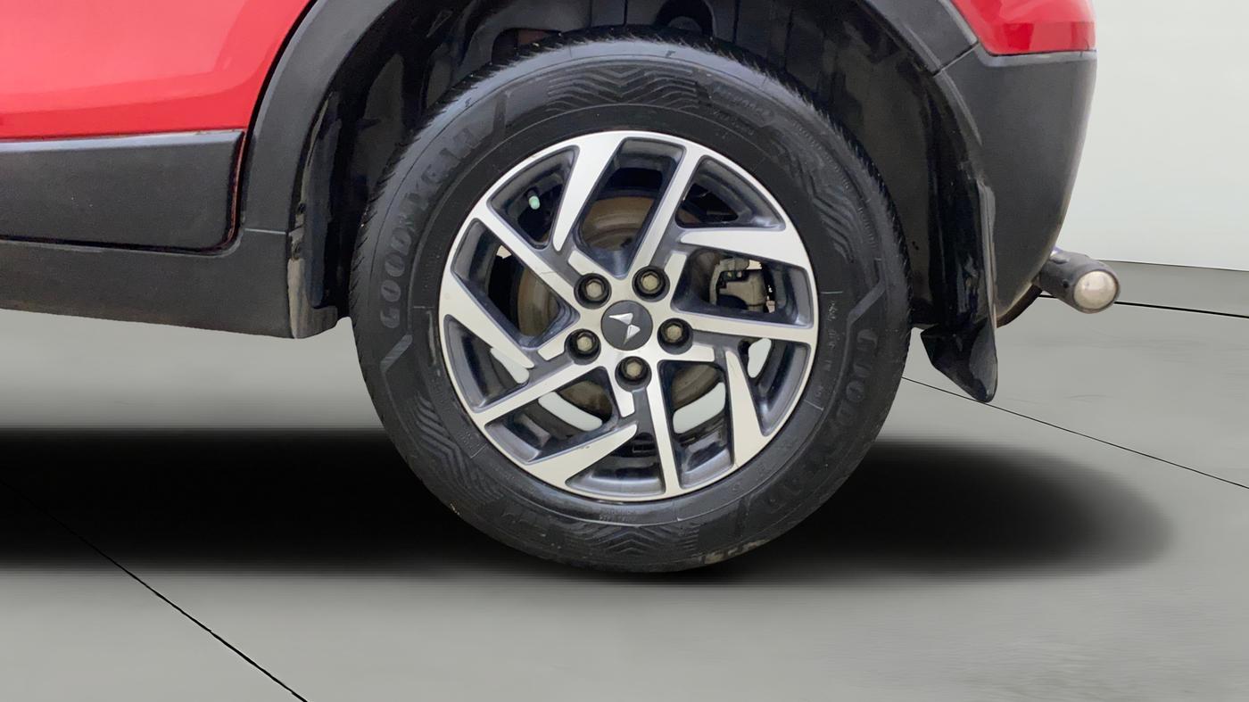 2022 Mahindra XUV300 W8 (O) 1.5 DIESEL, Diesel, Manual, 80,998 km, Left Rear Wheel