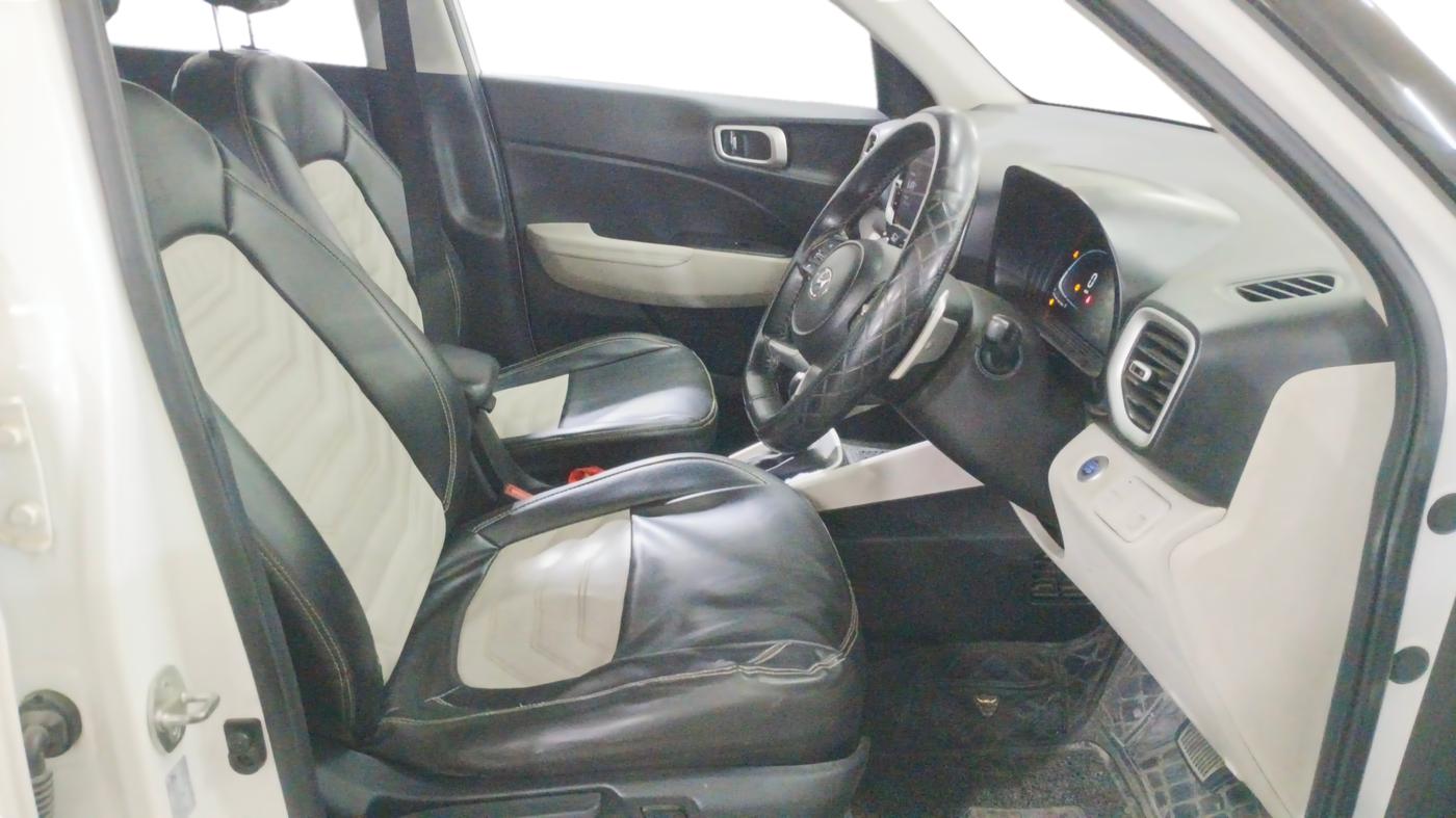 2023 Hyundai VENUE SX (O) 1.0 TURBO DCT, Petrol, Automatic, 27,713 km, Right Side Front Door Cabin
