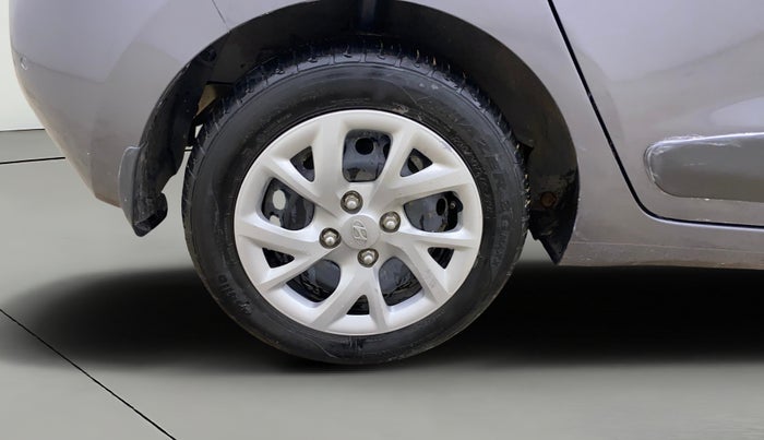 2017 Hyundai Grand i10 SPORTZ 1.2 KAPPA VTVT, CNG, Manual, 51,601 km, Right Rear Wheel