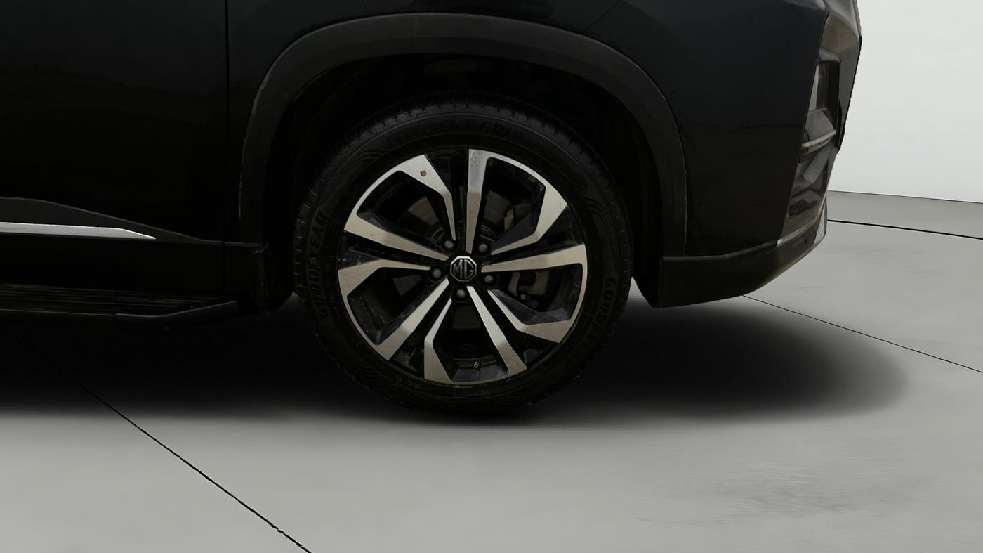2024 MG HECTOR PLUS SHARP PRO 1.5 PETROL TURBO CVT 6 STR, Petrol, Automatic, 17,292 km, Right Front Wheel