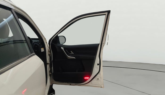 2018 Mahindra XUV500 W11 AT, Diesel, Automatic, 81,037 km, RHS Front Door