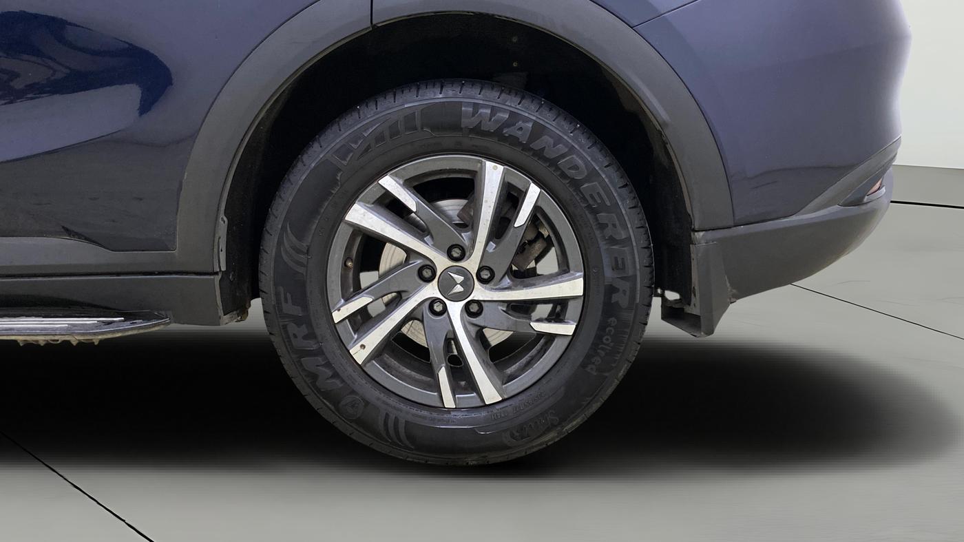 2023 Mahindra XUV700 AX 5 P AT 5 STR, Petrol, Automatic, 13,423 km, Left Rear Wheel