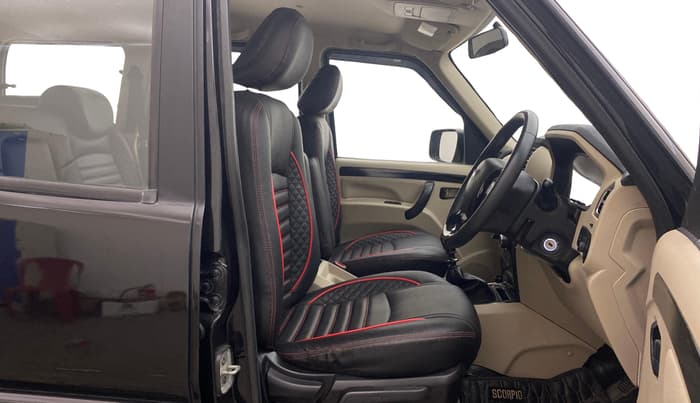 2024 Mahindra SCORPIO CLASSIC S11 7STR, Diesel, Manual, 32,413 km, Right Side Front Door Cabin