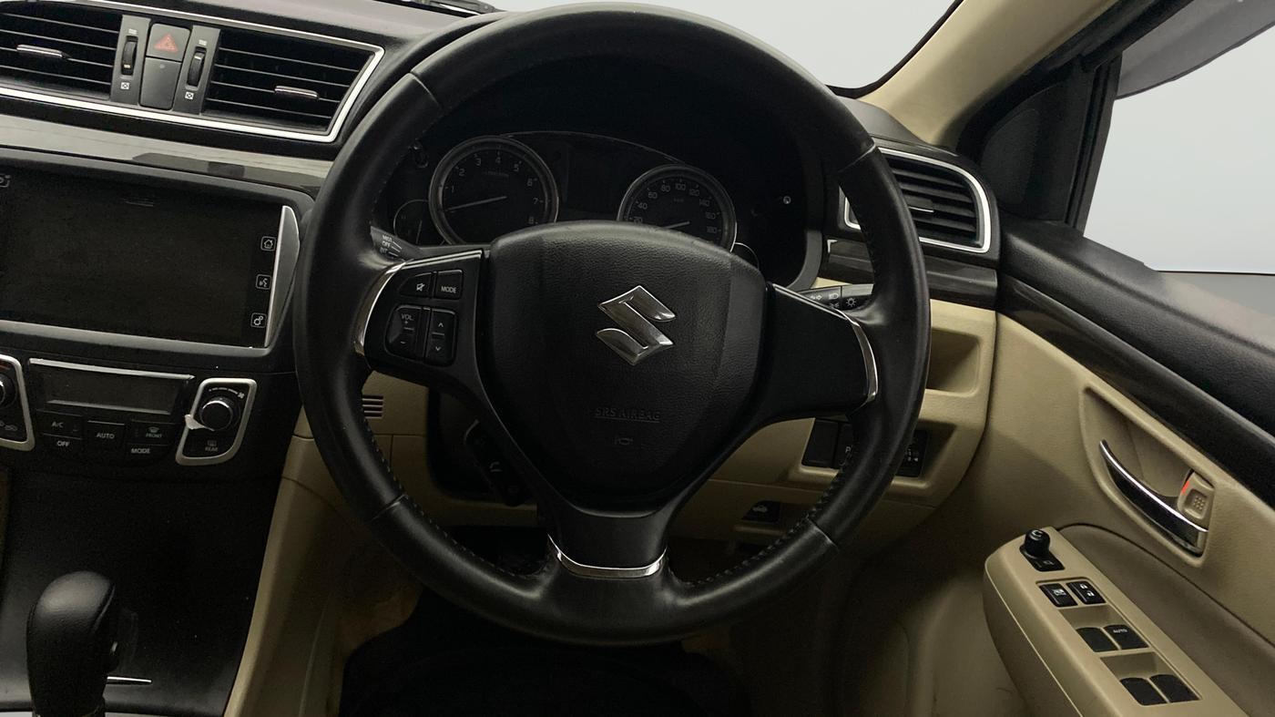 2017 Maruti Ciaz ALPHA  AT 1.4  PETROL, Petrol, Automatic, 1,23,222 km, Steering Wheel Close Up