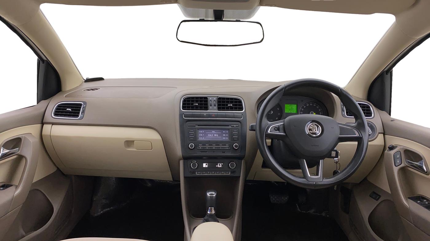 2014 Skoda Rapid ELEGANCE 1.6 MPI AT, Petrol, Automatic, 62,543 km, Dashboard