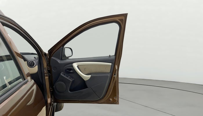 2014 Renault Duster RXL PETROL, Petrol, Manual, 66,946 km, RHS Front Door