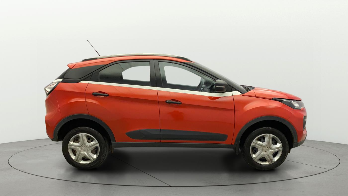 2020 Tata NEXON XM SUNROOF PETROL, Petrol, Manual, 27,588 km, Right Side View
