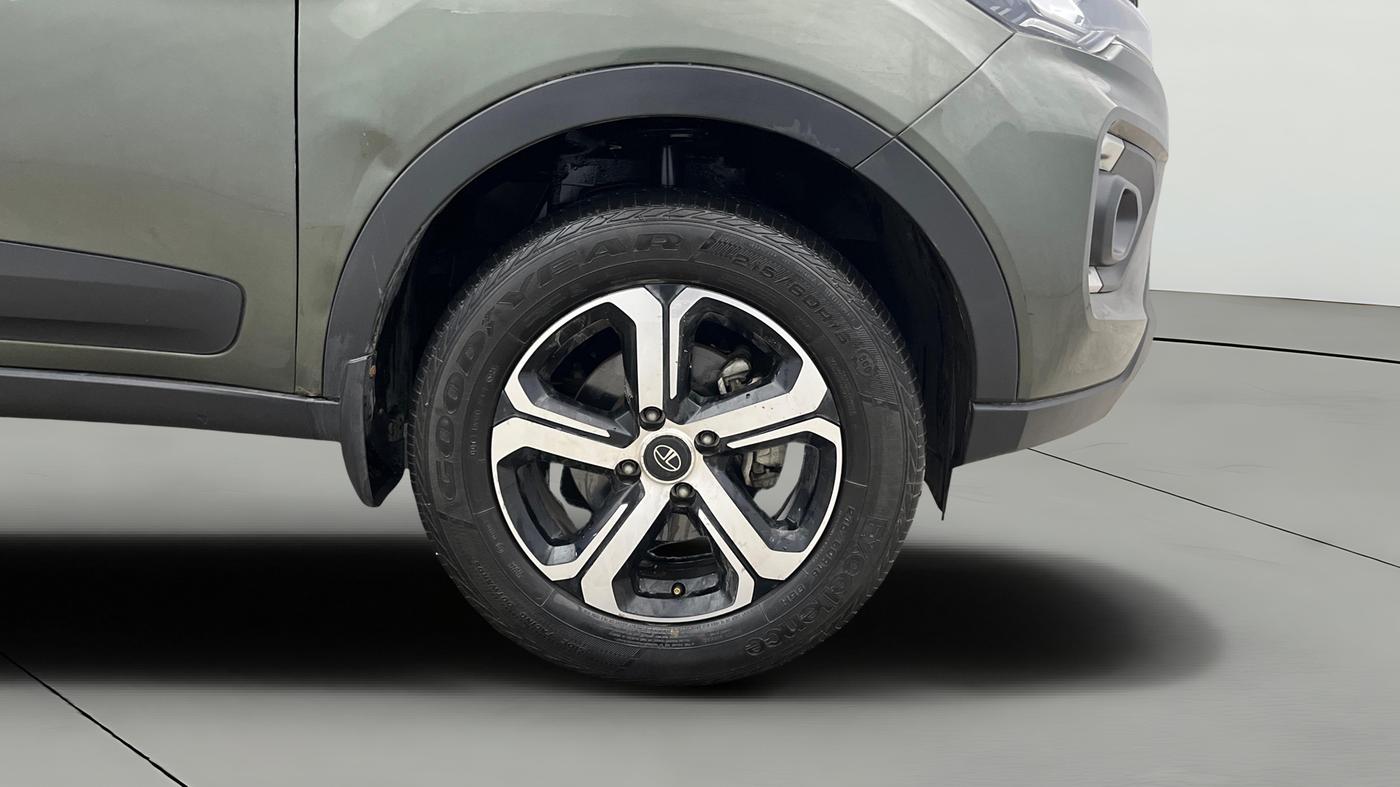 2022 Tata NEXON XZA PLUS SUNROOF PETROL, Petrol, Automatic, 29,069 km, Right Front Wheel