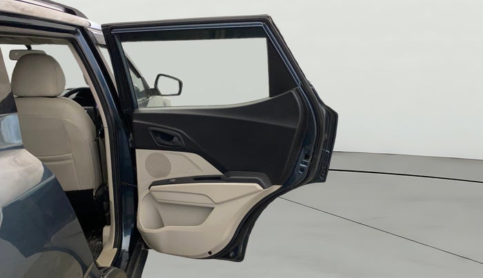 2023 Mahindra XUV300 W6 1.2 PETROL AMT, Petrol, Automatic, 22,980 km, RHS Rear Door