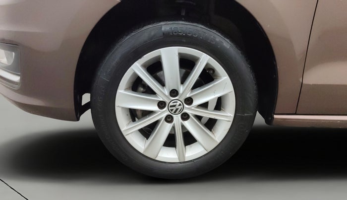 2015 Volkswagen Vento HIGHLINE 1.5 AT, Diesel, Automatic, 1,09,859 km, Left Front Wheel