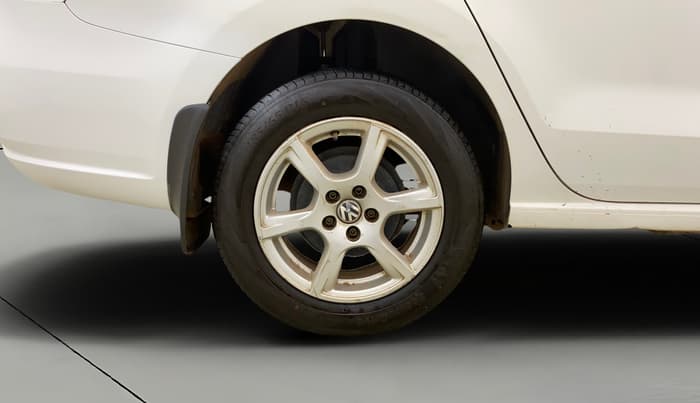 2014 Volkswagen Vento HIGHLINE PETROL AT, Petrol, Automatic, 92,803 km, Right Rear Wheel