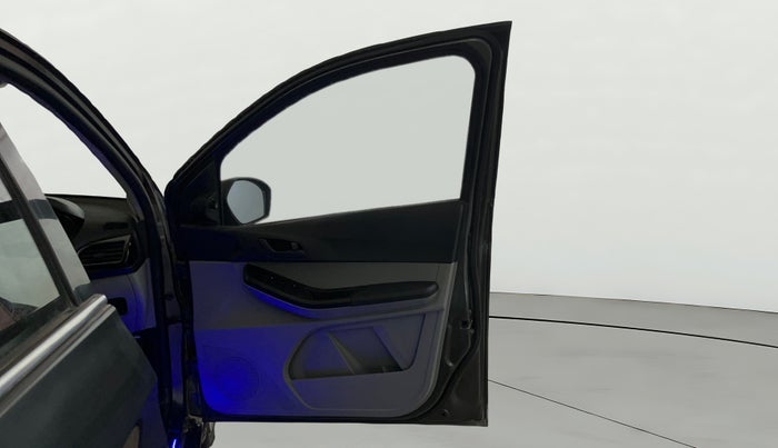 2022 Tata Tiago XT CNG, CNG, Manual, 70,332 km, RHS Front Door