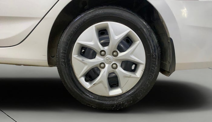 2015 Hyundai Verna 1.4 VTVT, Petrol, Manual, 54,180 km, Left Rear Wheel