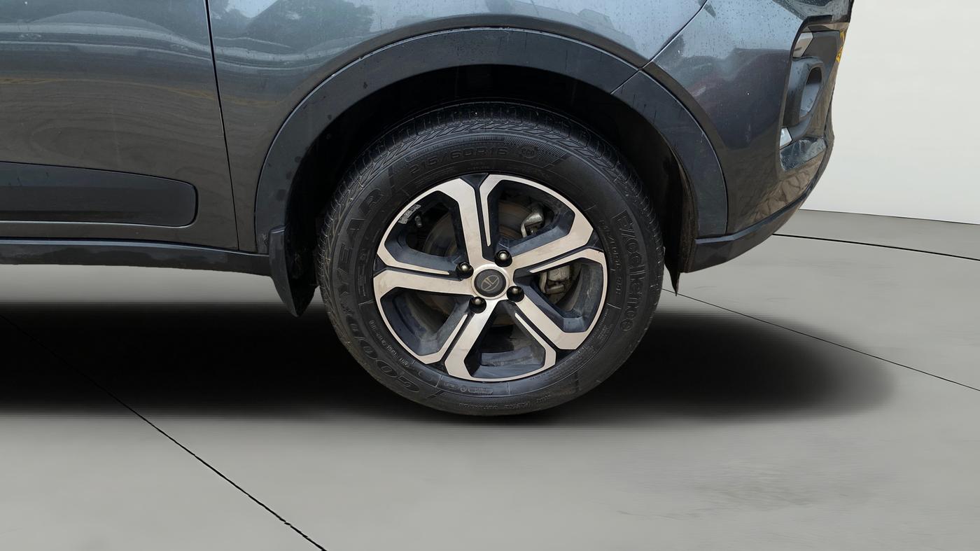 2022 Tata NEXON XZ PLUS (PREMIUM) PETROL, Petrol, Manual, 29,325 km, Right Front Wheel