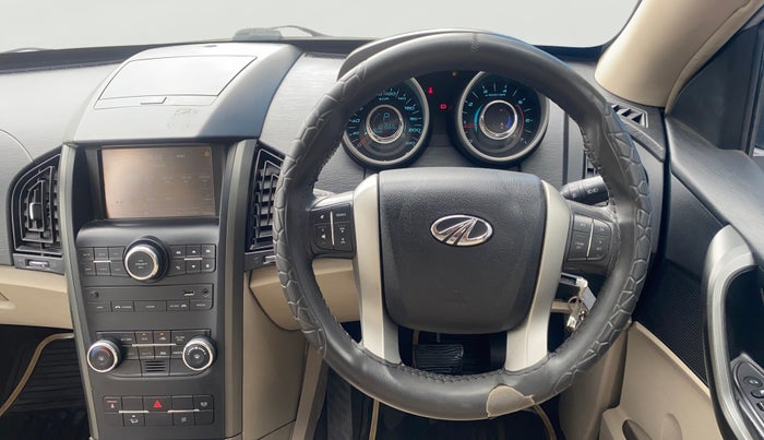 2017 Mahindra XUV500 W6 AT, Diesel, Automatic, 1,01,564 km, Steering Wheel Close Up