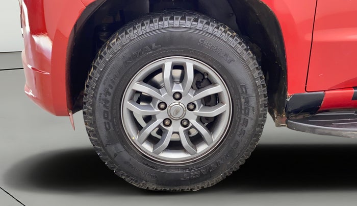 2018 Mahindra TUV300 T10, Diesel, Manual, 55,556 km, Left Front Wheel