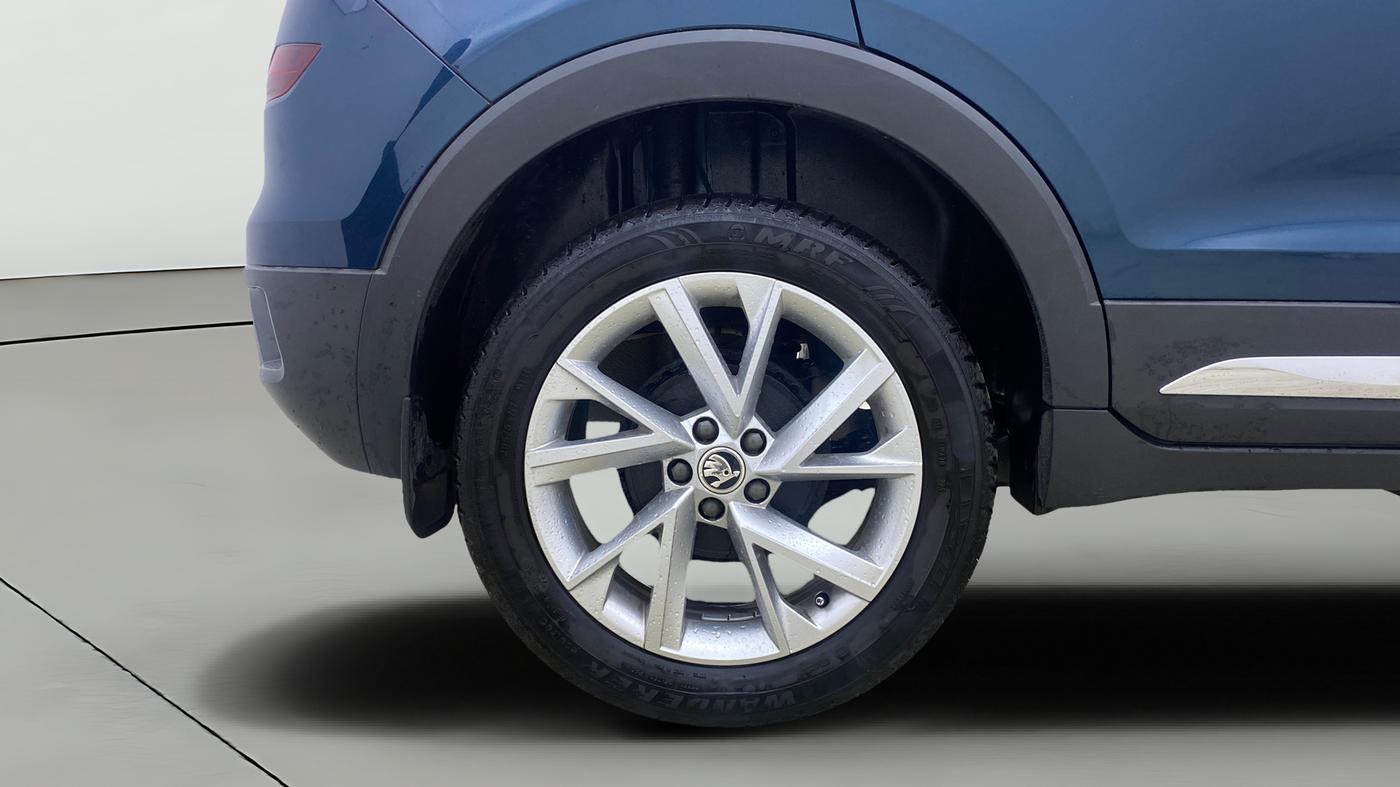 2025 Skoda KUSHAQ Prestige 1.5L TSI AT, Petrol, Automatic, 3,786 km, Right Rear Wheel