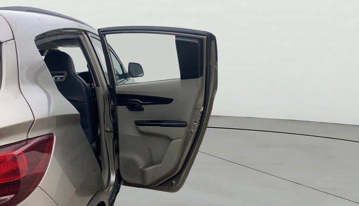 2017 Mahindra Kuv100 K4 6 STR, Petrol, Manual, 23,446 km, RHS Rear Door