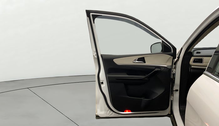 2023 Mahindra XUV700 AX 7 D MT 7 STR, Diesel, Manual, 47,576 km, LHS Front Door