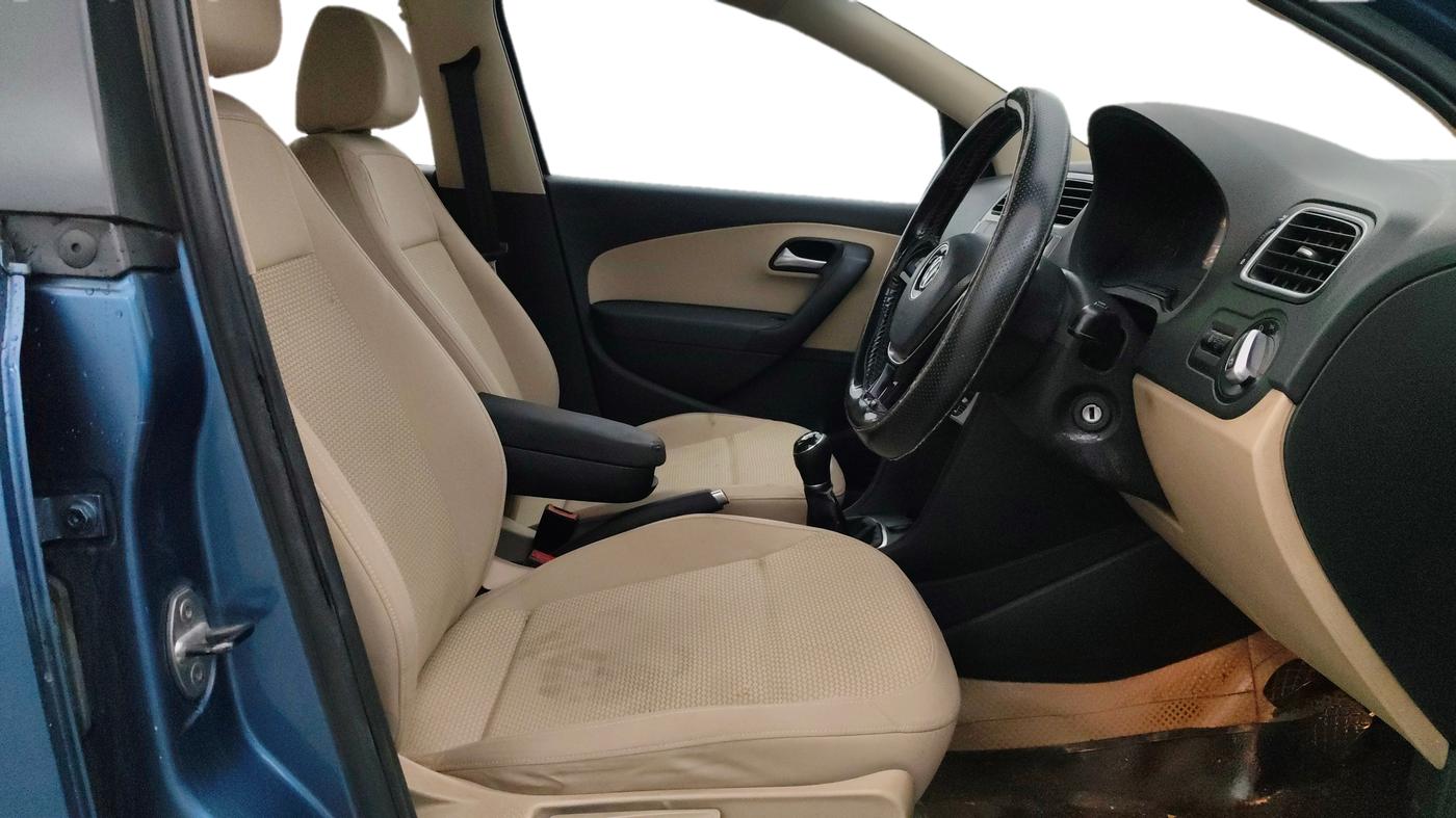2016 Volkswagen Ameo HIGHLINE1.5L, Diesel, Manual, 1,44,002 km, Right Side Front Door Cabin