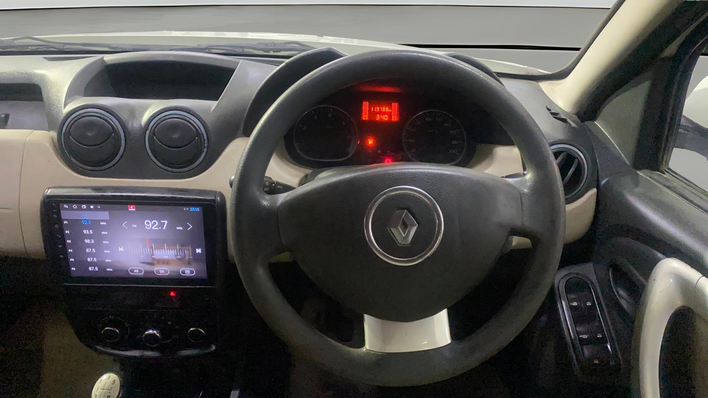 2014 Renault Duster 85 PS RXL DIESEL, Diesel, Manual, 1,19,629 km, Steering Wheel Close Up