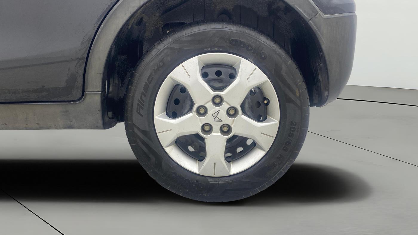 2023 Mahindra XUV300 W6 1.2 PETROL, Petrol, Manual, 20,345 km, Left Rear Wheel