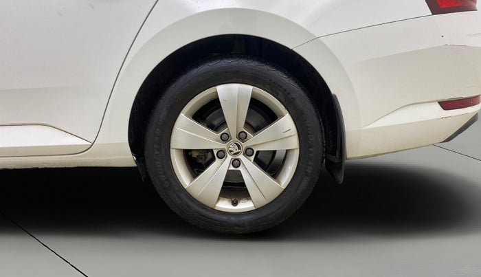 2017 Skoda Superb STYLE 1.8 TSI AT, Petrol, Automatic, 38,280 km, Left Rear Wheel