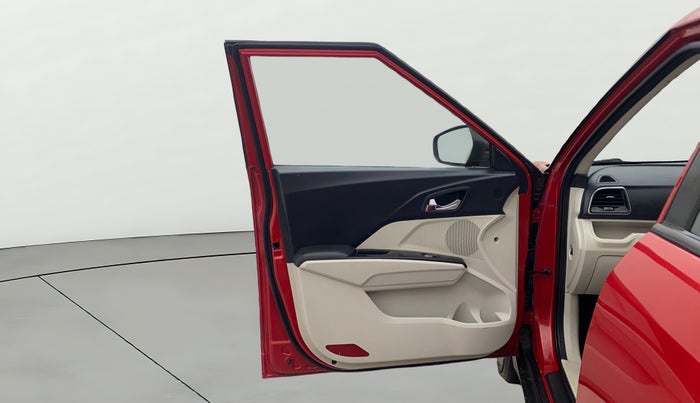 2022 Mahindra XUV300 W8 (O) 1.5 DIESEL AMT, Diesel, Automatic, 32,332 km, LHS Front Door