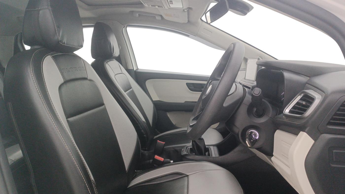 2024 Tata ALTROZ XM Plus (S) Diesel, Diesel, Manual, 45,880 km, Right Side Front Door Cabin