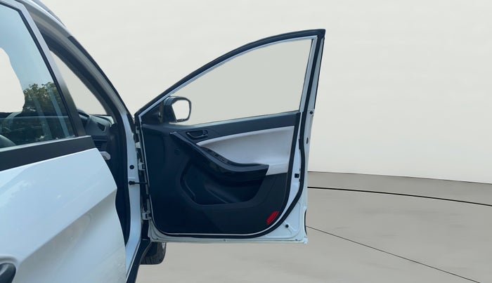 2024 Tata NEXON Pure 1.5 Revotorq 6AMT, Diesel, Automatic, 57,136 km, RHS Front Door