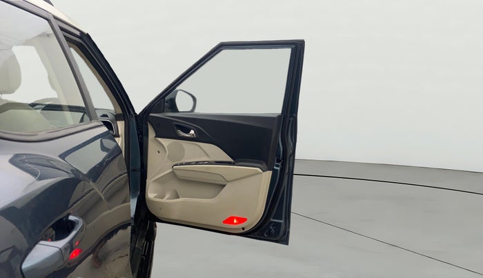 2019 Mahindra XUV300 W8 (O) 1.5 DIESEL, Diesel, Manual, 46,536 km, RHS Front Door