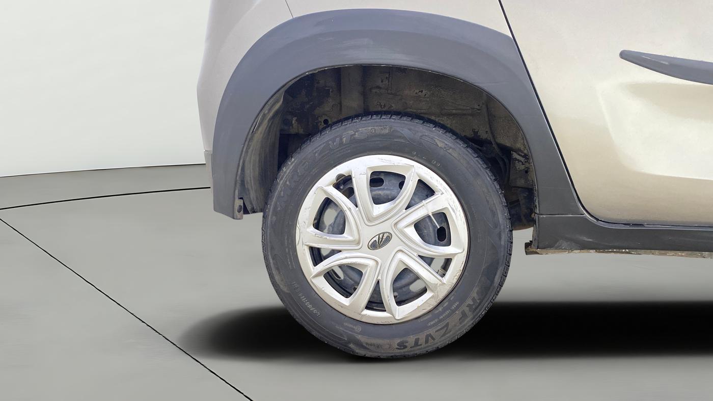 2017 Mahindra KUV 100 NXT K4+ P 6 STR, Petrol, Manual, 35,751 km, Right Rear Wheel